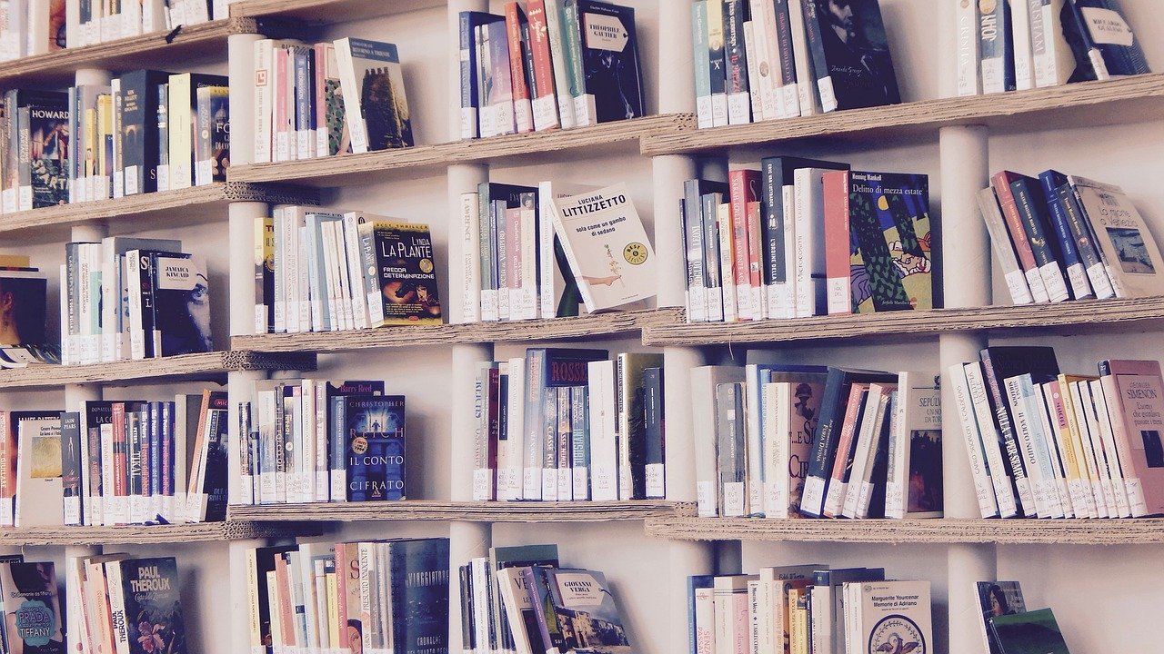 大学図書館の光景